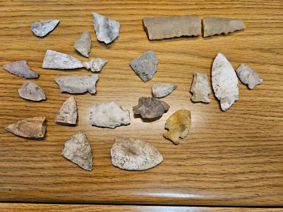 Picture of Appx 20 imperfect spear/arrowheads