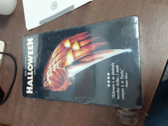 Picture of Halloween vhs (still sealed)